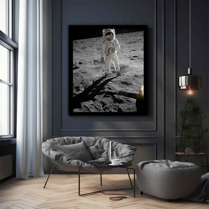 Astronaut  Walk   on Moon 